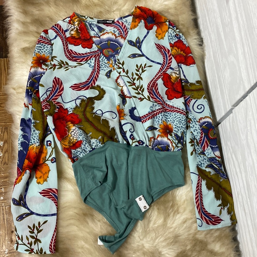 Fashion Nova bodysuit size small